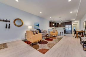 Luxe 2BD2BA Townhouse in Hip Area - Near Metro